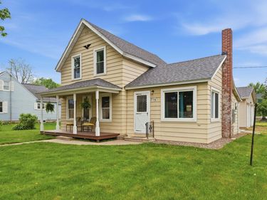 278 Chestnut Street NE, Mazeppa, MN 55956