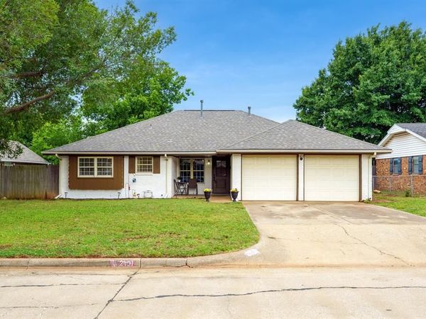 2401 Ridgewood Drive, Moore, OK 73160