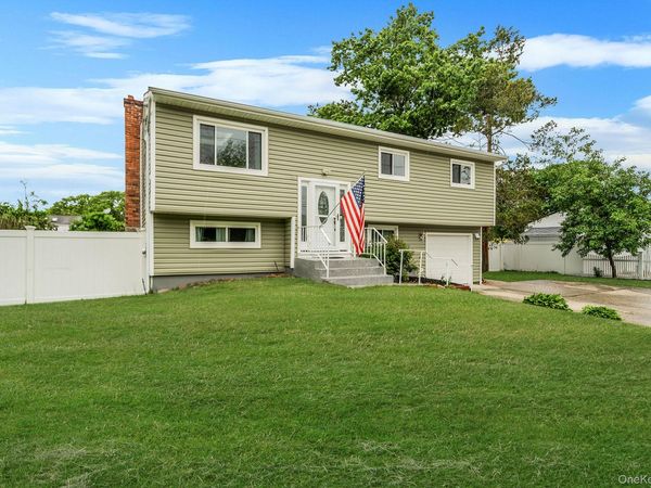 17 Liberty Avenue , Selden, NY 11784
