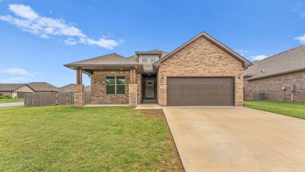 2401 Lock Lane  Pea Ridge, AR 72751