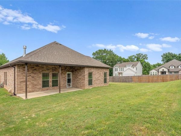 2401 Lock Lane, Pea Ridge, AR 72751