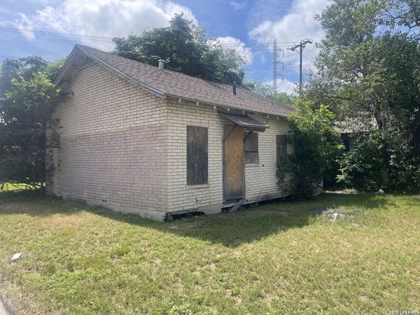 2411 S ZARZAMORA ST, San Antonio, TX 78207