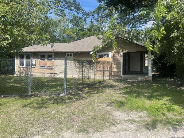 2411 S ZARZAMORA ST, San Antonio, TX 78207