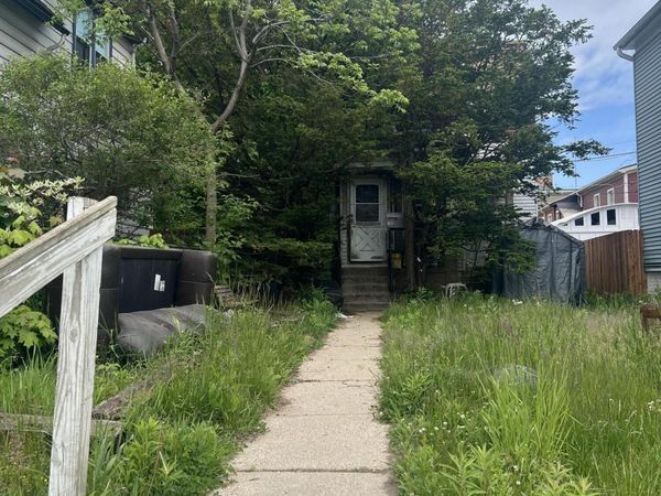 132 E Rosedale Ave, Unit 134, Milwaukee, WI 53207