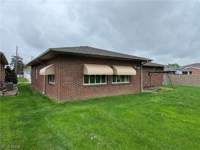 592 W Omar Street, Struthers, OH 44471 Photo 11