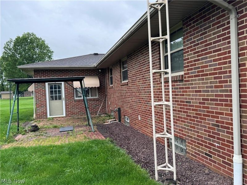 592 W Omar Street, Struthers, OH 44471 Photo 6