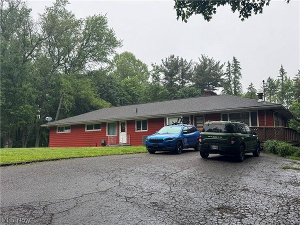 12797 Oakwood Avenue NW, Uniontown, OH 44685