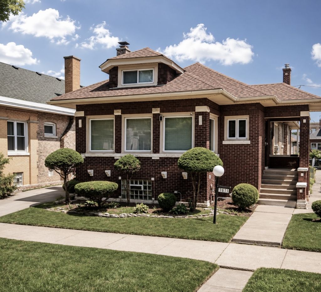7611 S Ridgeland Avenue, Chicago, IL 60649 Main Photo