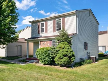 2824 Roundtree Drive, Troy, MI 48083