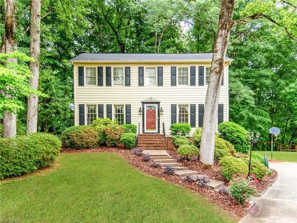 5812 Luxbury Court , Winston-Salem, NC 27104
