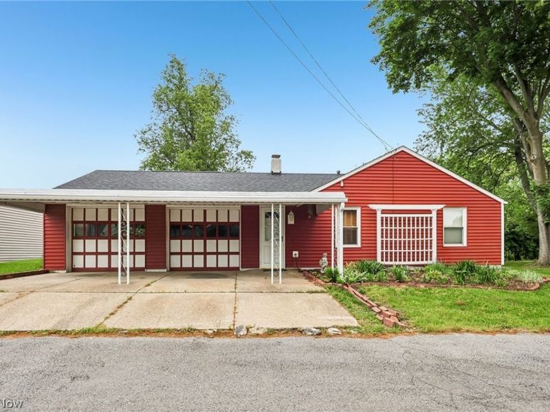 686 Portage Lakes Drive, New Franklin, OH 44319 Photo 1