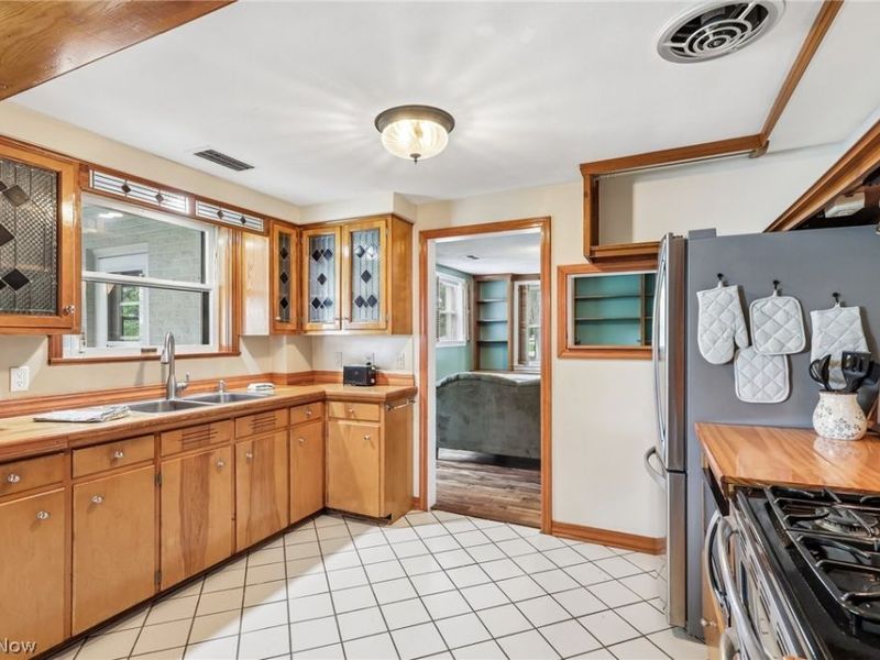 686 Portage Lakes Drive, New Franklin, OH 44319 Photo 13