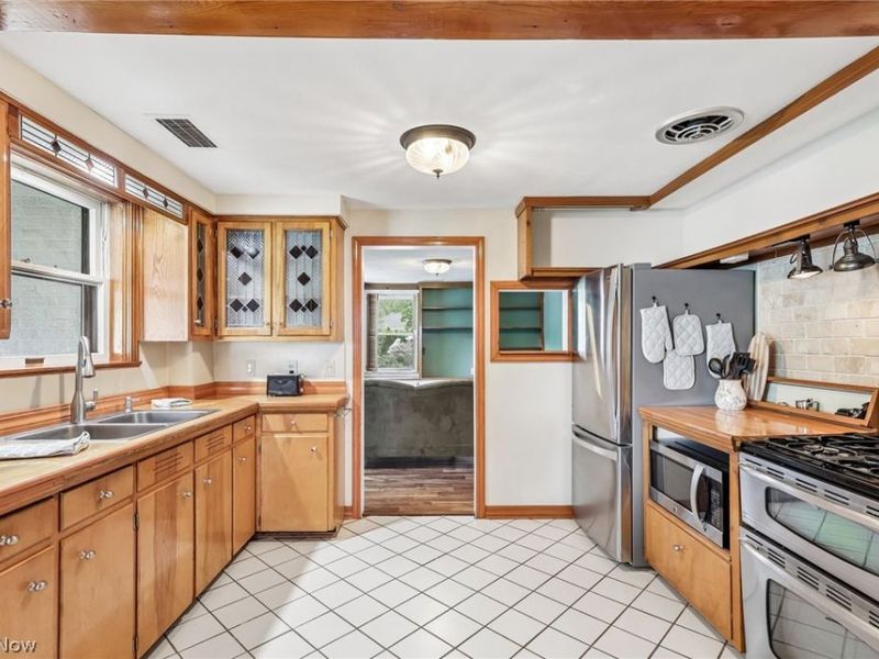 686 Portage Lakes Drive, New Franklin, OH 44319 Photo 15