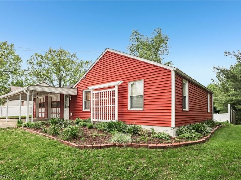 686 Portage Lakes Drive, New Franklin, OH 44319 Photo 2