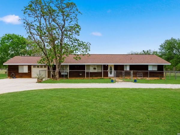 144 OAK PARK RD, Adkins, TX 78101