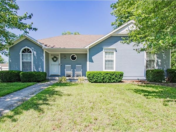 617 Cantebury Drive, Warrensburg, MO 64093