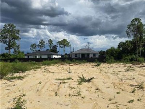 2813 11th ST W, LEHIGH ACRES, FL 33971