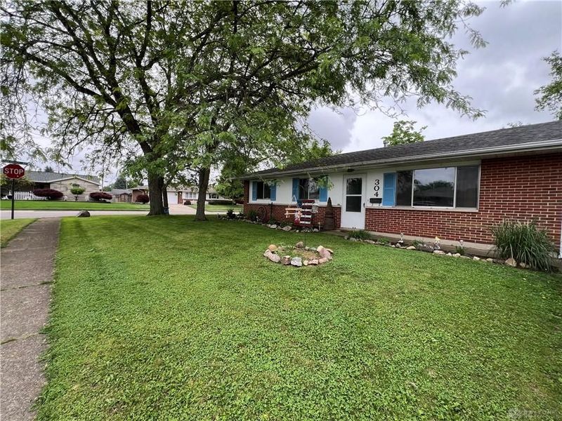 304 Sunset Drive, New Carlisle, OH 45344 Photo 5