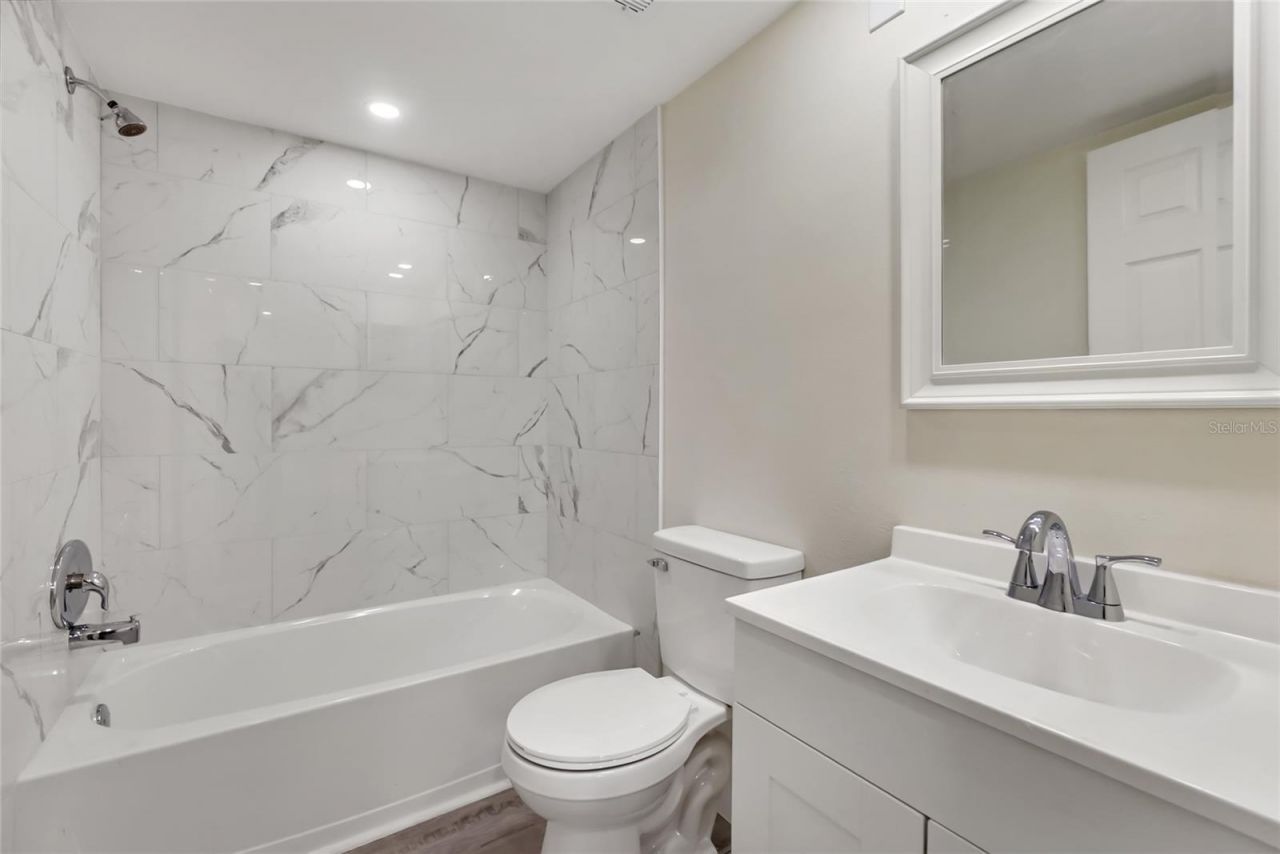 3229 Beneva Road, Unit 203, Sarasota, FL 34232 Photo