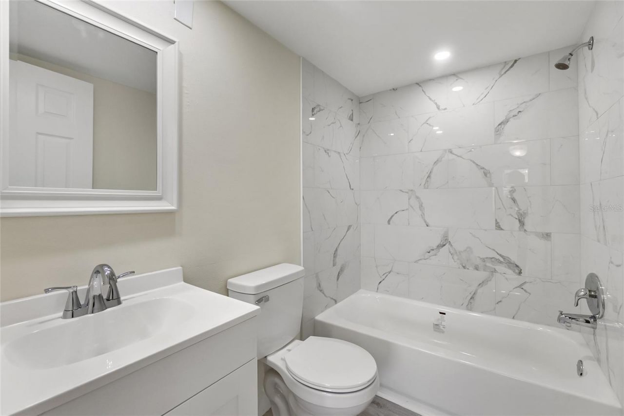 3229 Beneva Road, Unit 203, Sarasota, FL 34232 Photo