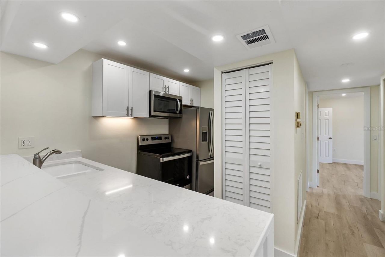 3229 Beneva Road, Unit 203, Sarasota, FL 34232 Photo