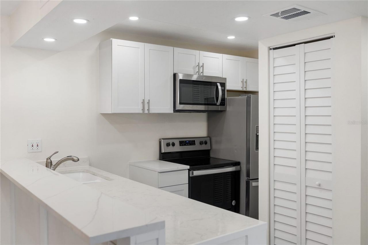 3229 Beneva Road, Unit 203, Sarasota, FL 34232 Photo
