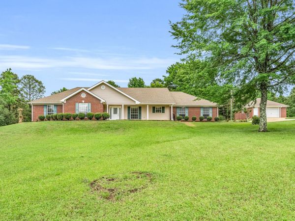 1563 Dale, Caledonia, MS 39740