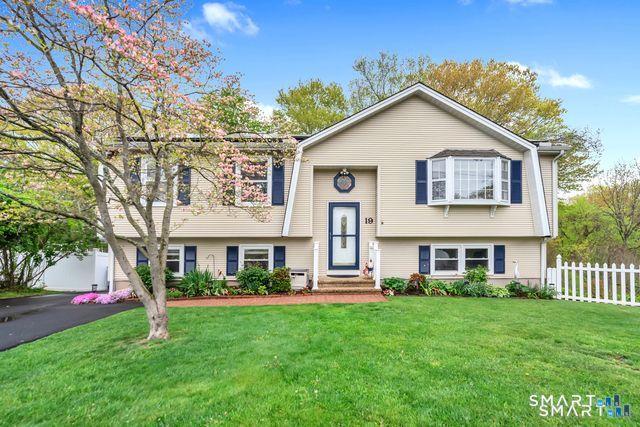 19 Robertson, Hamden, CT 06518 Main Photo