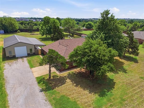 8424 Melanie Way, Edmond, OK 73025