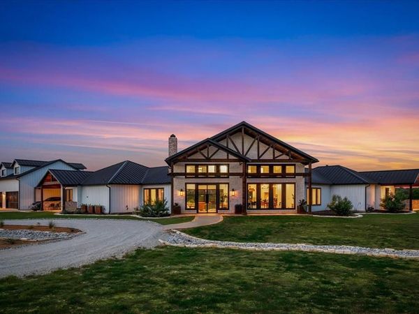 645 County Road 4021, Savoy, TX 75479