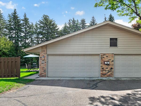 9601 Lonsdale Circle, Hopkins, MN 55305