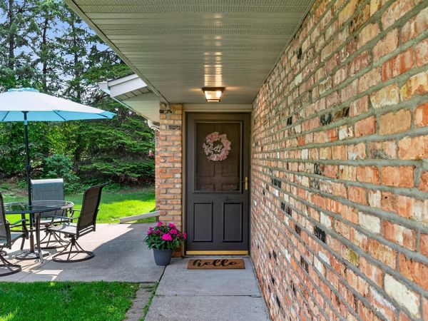 9601 Lonsdale Circle, Hopkins, MN 55305