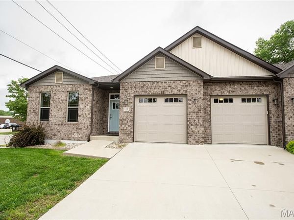 132 E Locust Street , Columbia, IL 62236