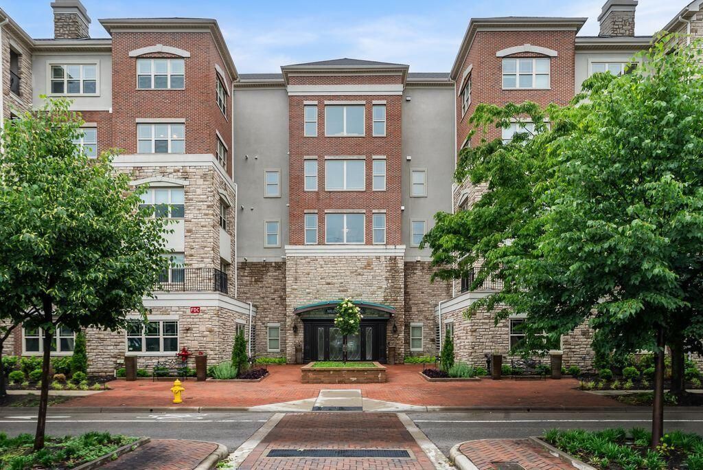 3175 Tremont Road, Unit 409, Columbus, OH 43221 Main Photo