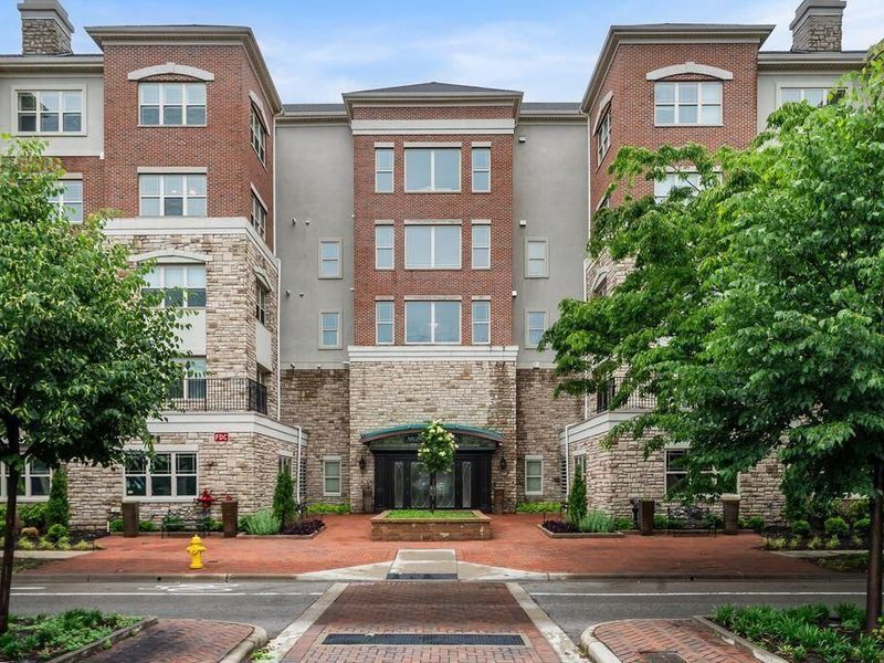 3175 Tremont Road, Unit 409, Columbus, OH 43221 Photo 1
