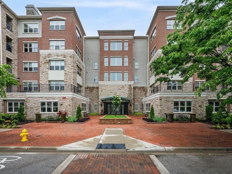 3175 Tremont Road, Unit 409, Columbus, OH 43221 Photo 2