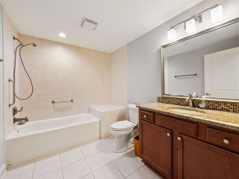 3175 Tremont Road, Unit 409, Columbus, OH 43221 Photo 37