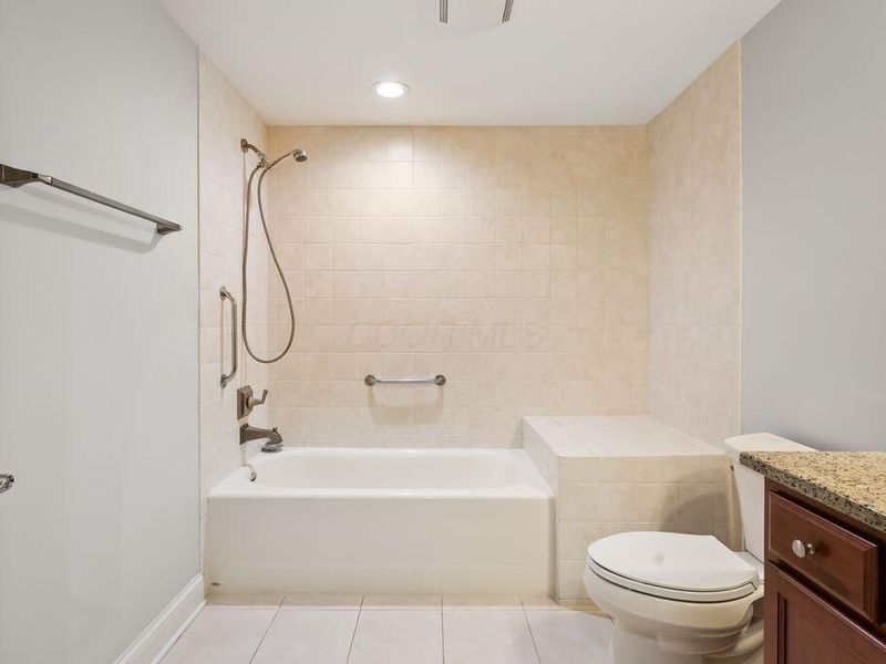 3175 Tremont Road, Unit 409, Columbus, OH 43221 Photo 38