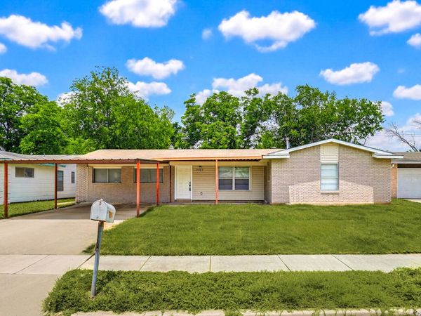 7907 STAGECOACH LN, San Antonio, TX 78227