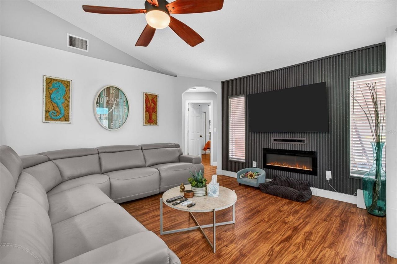 12611 Pineforest Way E, Largo, FL 33773 Photo