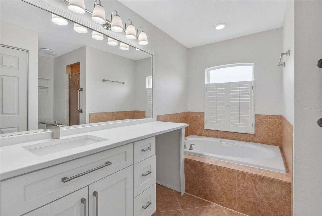 12611 Pineforest Way E, Largo, FL 33773 Photo