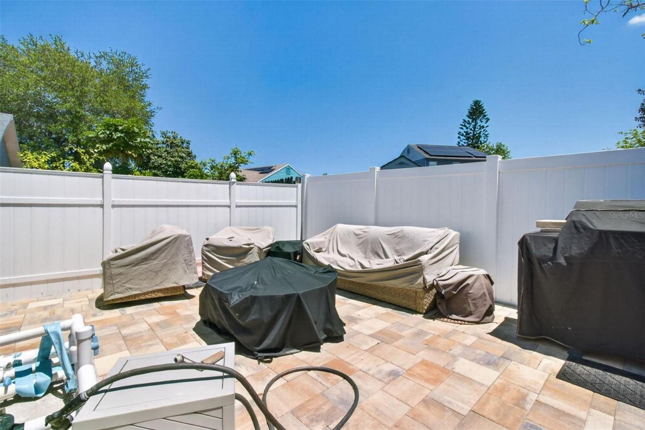 12611 Pineforest Way E, Largo, FL 33773 Photo