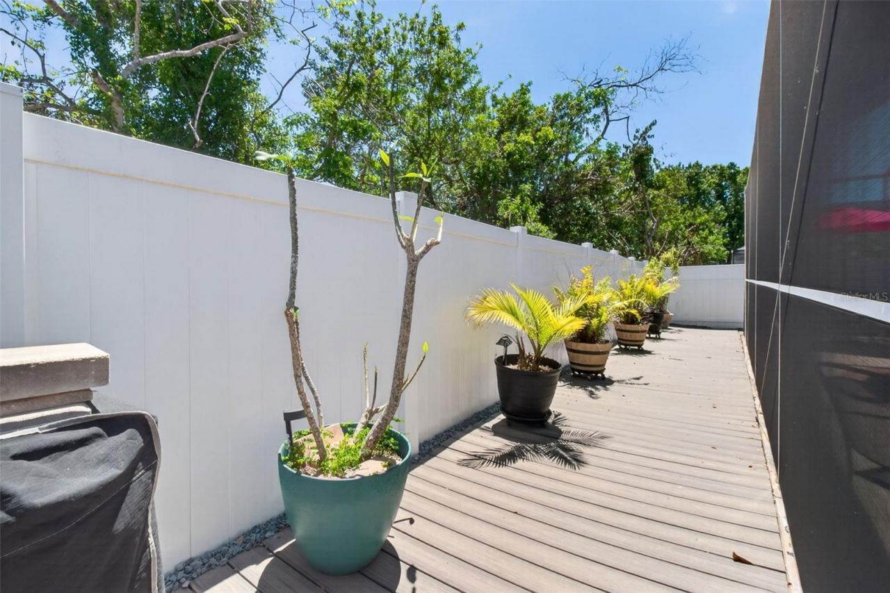 12611 Pineforest Way E, Largo, FL 33773 Photo