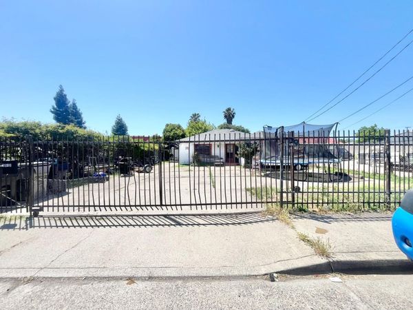 2513 Connie Dr, Sacramento, CA 95815
