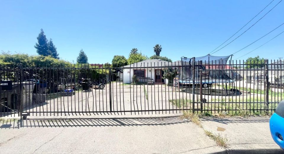 2513 Connie Dr, Sacramento, CA 95815 Photo