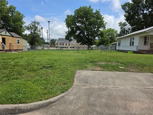 607 W 5th Street , Ada, OK 74820