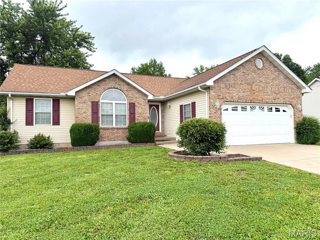 541 John David Drive , Farmington, MO 63640 Main Photo