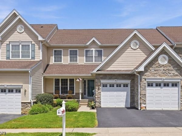 81 Washington Square Circle, Washington, NJ 07882
