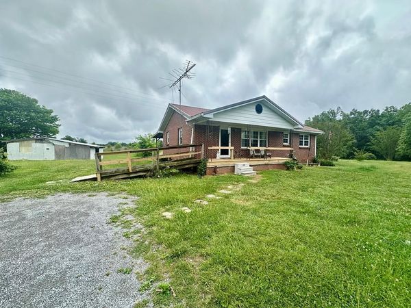 1749 Brimstone Creek Rd, Moss, TN 38575