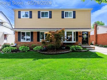 430 N Batchewana Street, Clawson, MI 48017